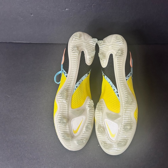 Athletic_Shoes